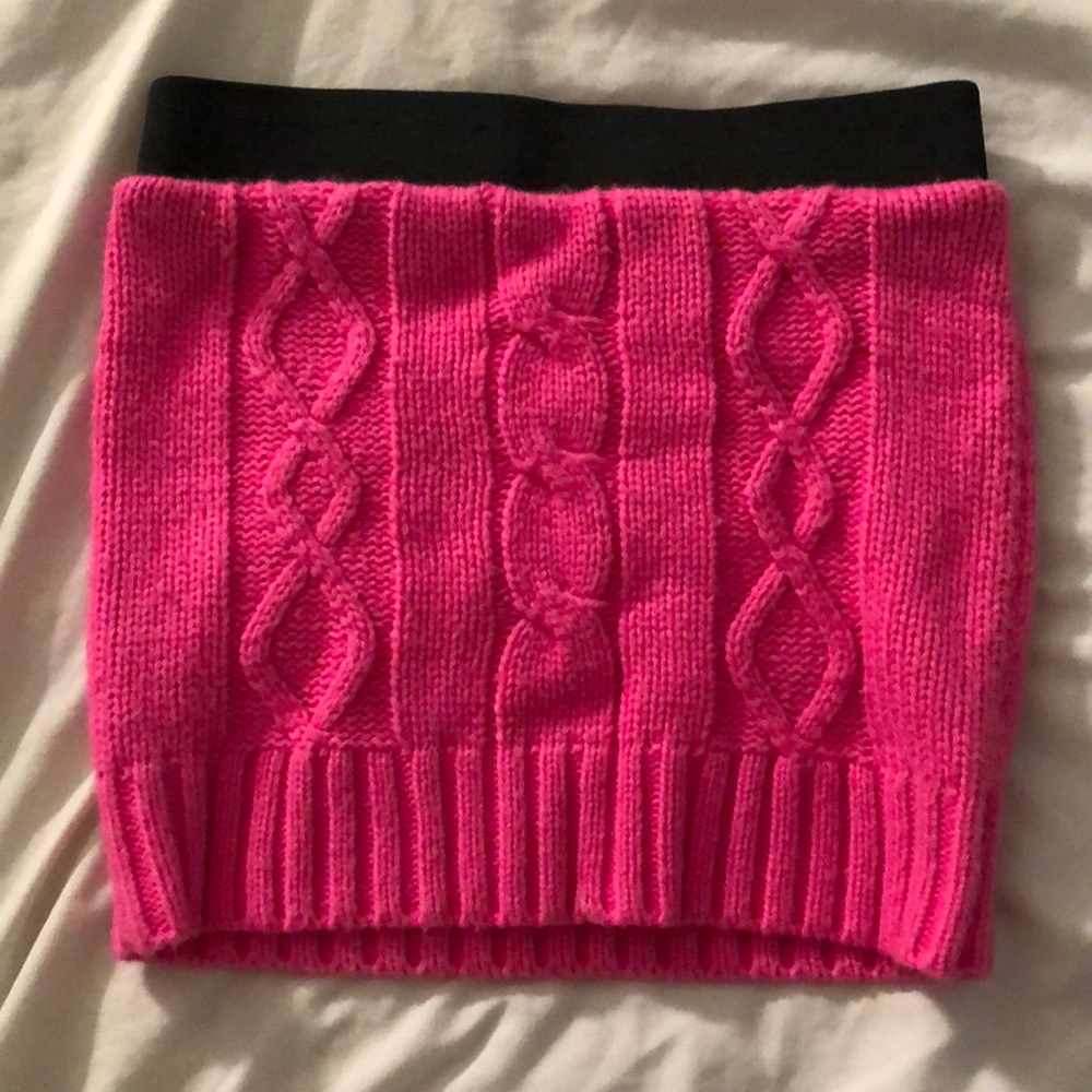 Pink knit mini skirt